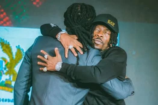 Stonebwoy says hug with Shatta Wale doesn’t end their beef